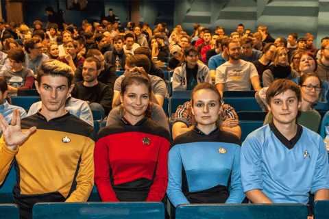 Passend gekleidete Star-Trek-Fans in der „Intergalaktische Vorlesung“.